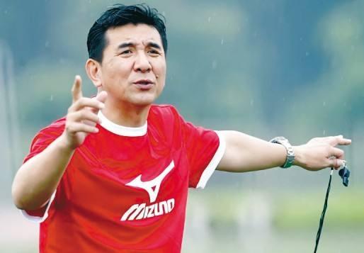 秦刚长叹一声，道：你这是害了叶大师。